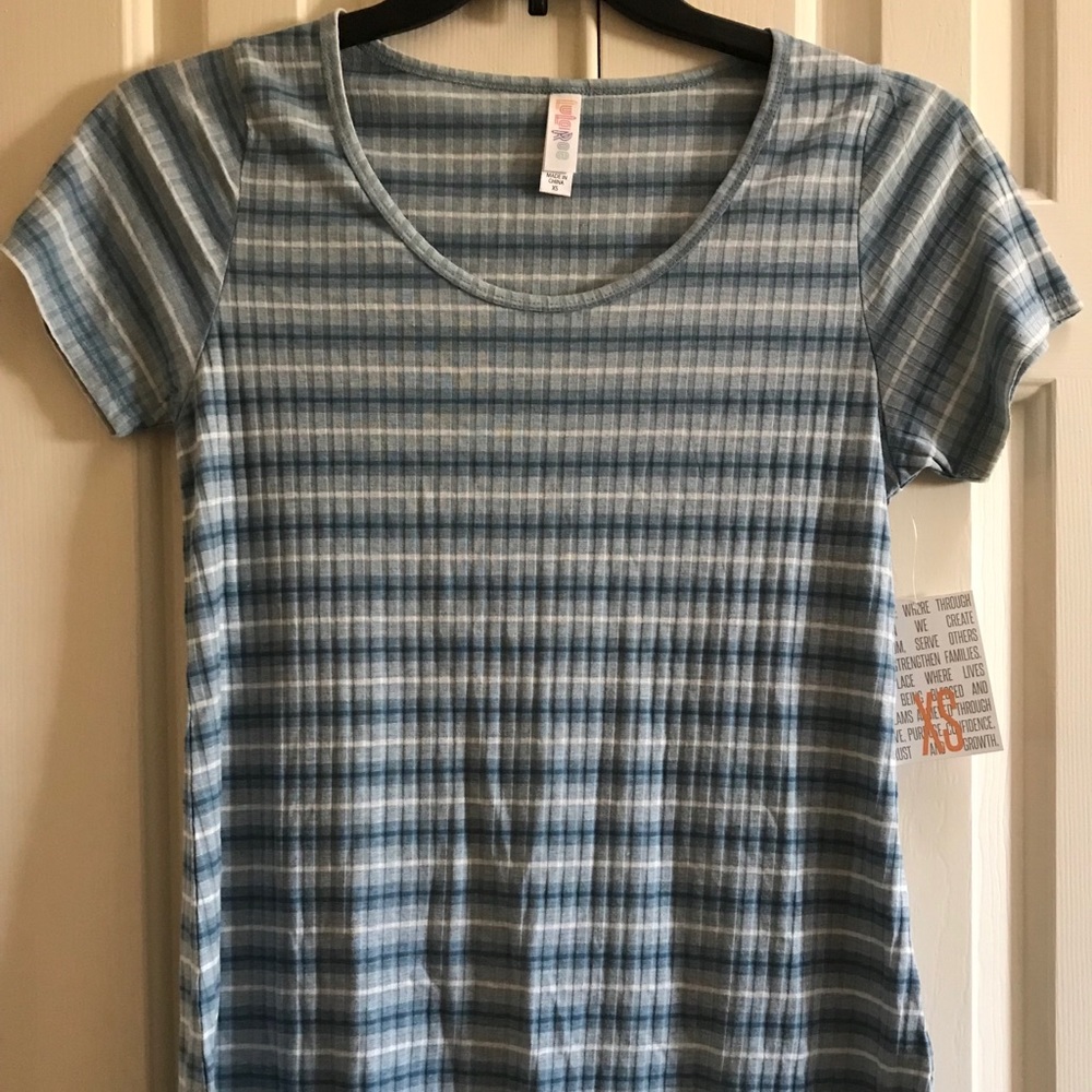 NWT Super cute Lularoe Classic Tee!